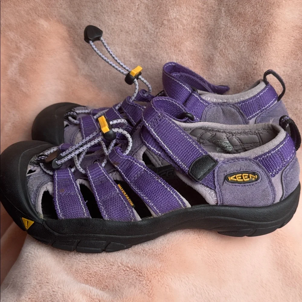 Girls Size 4 Purple Keen Hiking/Watershoes